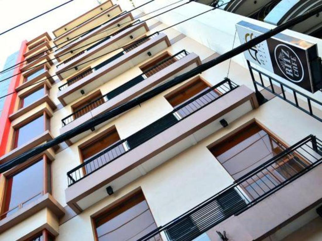 Ritz Astor Hotel Makati City Exterior foto