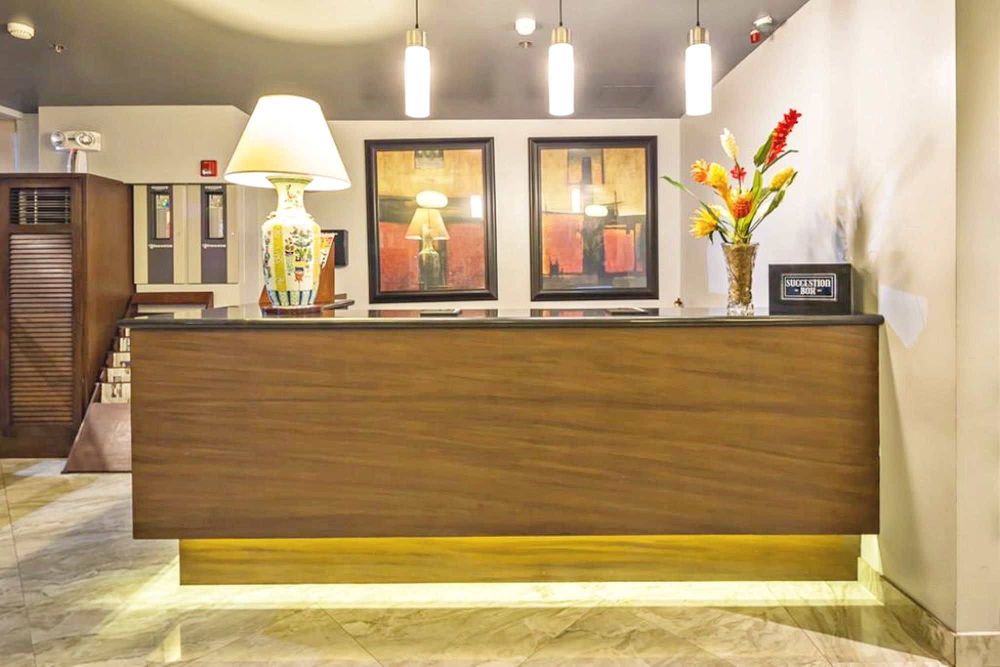 Ritz Astor Hotel Makati City Exterior foto